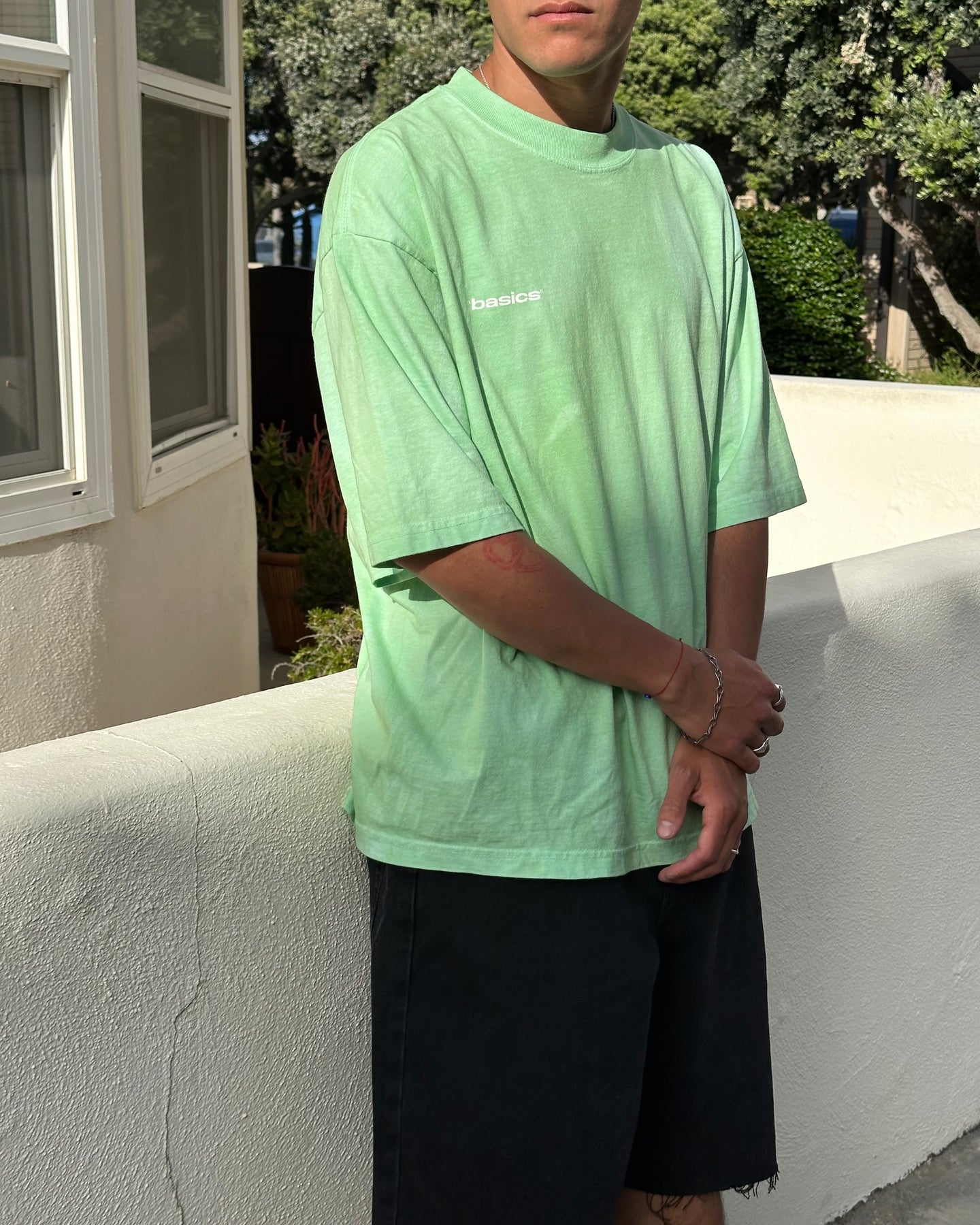 BASICS T-SHIRT